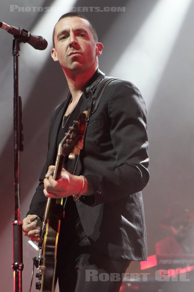 MILES KANE - 2022-04-28 - PARIS - Olympia - 